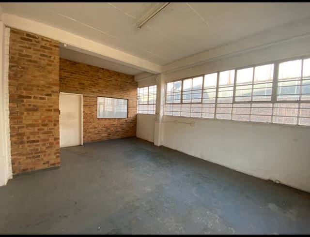 2,210M² WAREHOUSE FOR SALE IN INDUSTRIA NORTH